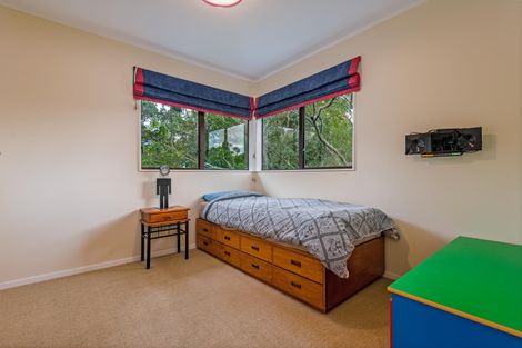 Photo of property in 32 Springdale Grove, Fitzherbert, Palmerston North, 4410