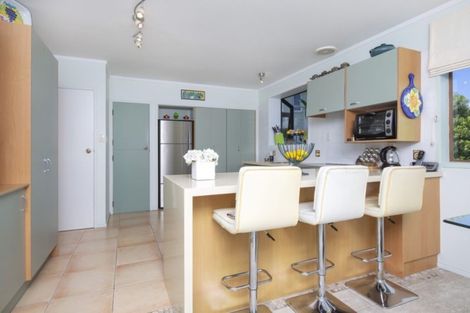 Photo of property in 2/86 Takutai Avenue, Half Moon Bay, Auckland, 2012