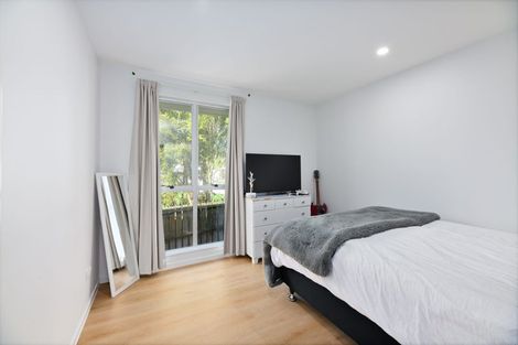 Photo of property in 3 St Margaret Place, West Harbour, Auckland, 0618