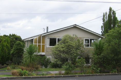 Photo of property in 48 Beach Haven Road, Beach Haven, Auckland, 0626