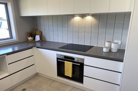 Photo of property in 2/7 Grays Road, Plimmerton, Porirua, 5026