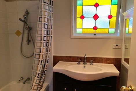 Photo of property in 2a Waller Avenue, Bucklands Beach, Auckland, 2012