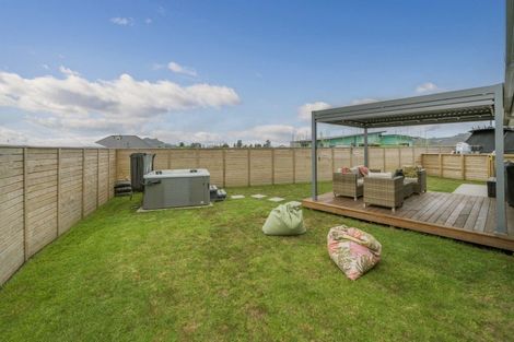 Photo of property in 7 Ronomor Place, Whitianga, 3510