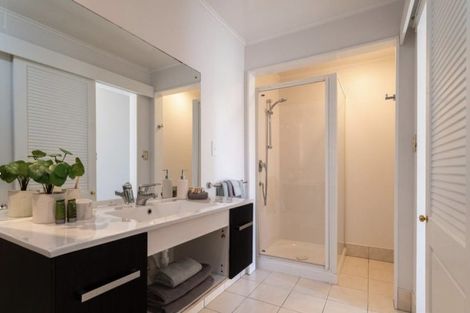 Photo of property in 44 Colchester Crescent, Newlands, Wellington, 6037