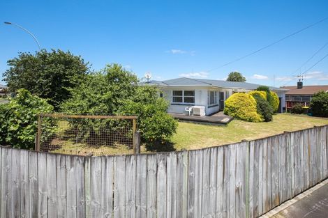 Photo of property in 2 Mears Road, St Andrews, Hamilton, 3200