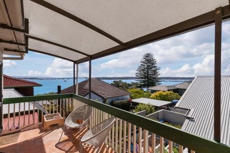 Photo of property in 106a Stanley Point Road, Stanley Point, Auckland, 0624