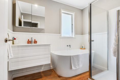 Photo of property in 100 Forest Lake Road, Forest Lake, Hamilton, 3200