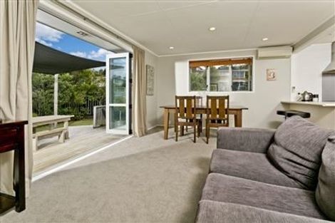 Photo of property in 2 Wykeham Place, Glenfield, Auckland, 0629