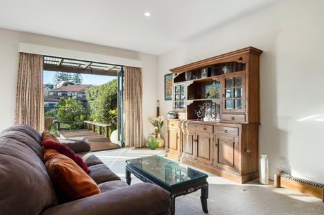 Photo of property in 22/8 Tobago Place, Sunnynook, Auckland, 0620
