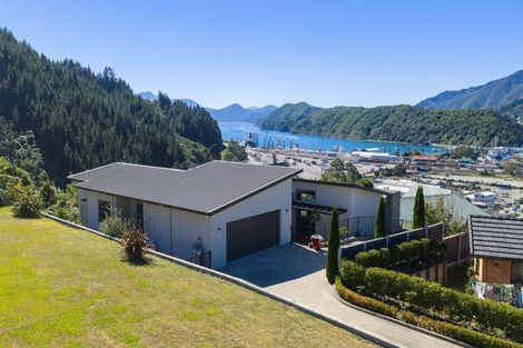 Photo of property in 16 Harbour View Heights, Picton, 7220