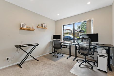 Photo of property in 50d Sandgate Avenue, Botany Downs, Auckland, 2010