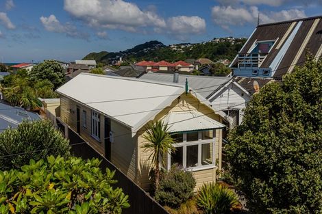 Photo of property in 36 Apu Crescent, Lyall Bay, Wellington, 6022