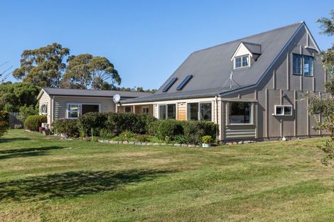 Photo of property in 737 Dillons Point Road, Dillons Point, Blenheim, 7273