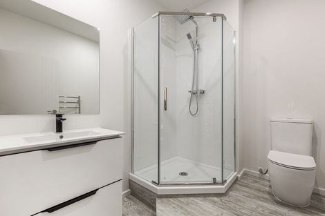 Photo of property in 8a Crispe Road, Clarks Beach, 2122