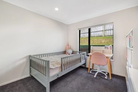 Photo of property in 15 Black Teal Close, Unsworth Heights, Auckland, 0632