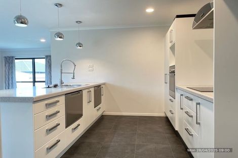 Photo of property in 58 Sunstone Crescent, Brown Owl, Upper Hutt, 5018