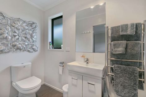 Photo of property in 27 Putaka Place, Papamoa Beach, Papamoa, 3118