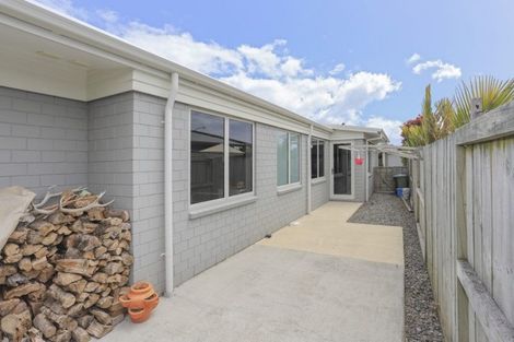 Photo of property in 5 Butterworth Crescent, Papamoa Beach, Papamoa, 3118