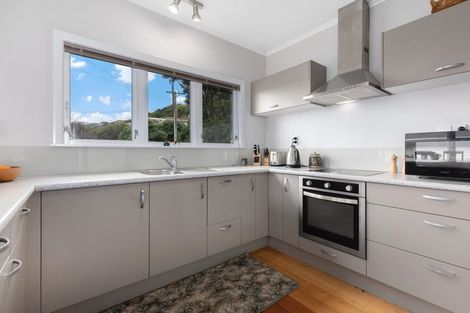 Photo of property in 4 Mana View Road, Paremata, Porirua, 5026