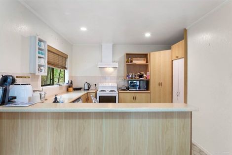 Photo of property in 18 Deverell Place, Northcross, Auckland, 0632