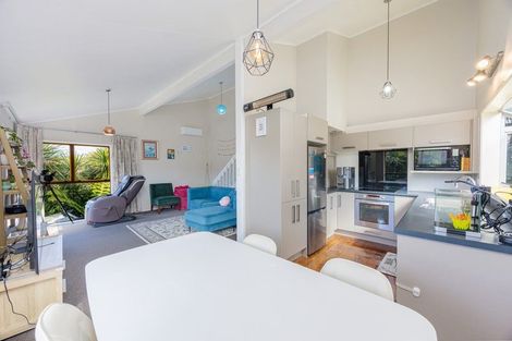Photo of property in 1/4 Newstead Avenue, Browns Bay, Auckland, 0632
