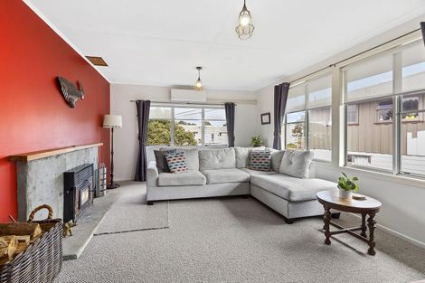 Photo of property in 16 Owhiti Street, Titahi Bay, Porirua, 5022