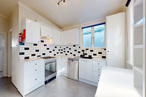 Photo of property in 3-5 Knoll Street, Island Bay, Wellington, 6023