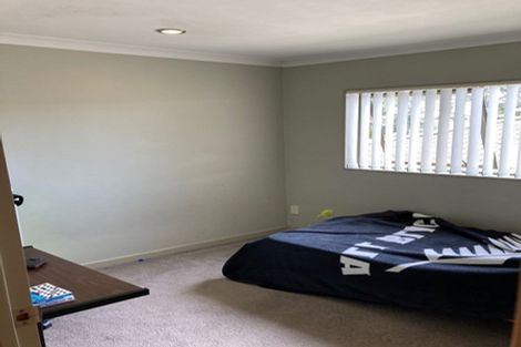 Photo of property in 61 Helleur Road, Massey, Auckland, 0614