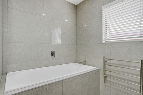 Photo of property in 17 Topliss Drive, Northcross, Auckland, 0632