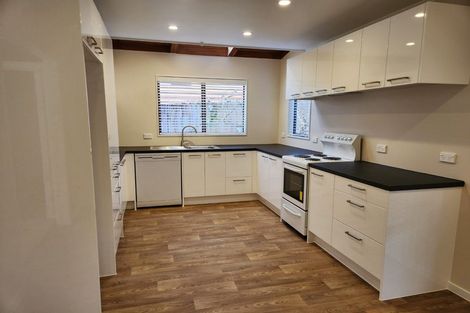 Photo of property in 39a Sturges Road, Henderson, Auckland, 0612