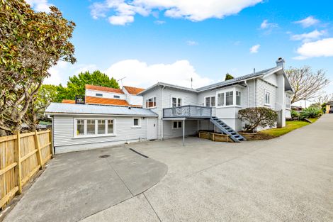 Photo of property in 14 Waiohua Road, Greenlane, Auckland, 1061
