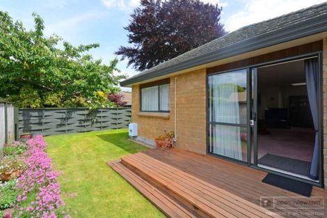 Photo of property in 2 Bathurst Street, Heretaunga, Upper Hutt, 5018