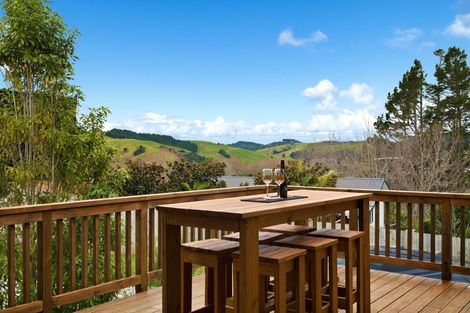 Photo of property in 17 Rauta Way, Helensville, 0800