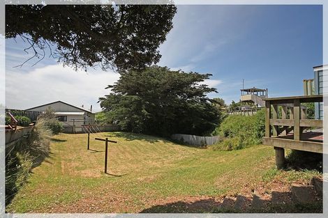 Photo of property in 13 Nelson Street, Foxton Beach, Foxton, 4815