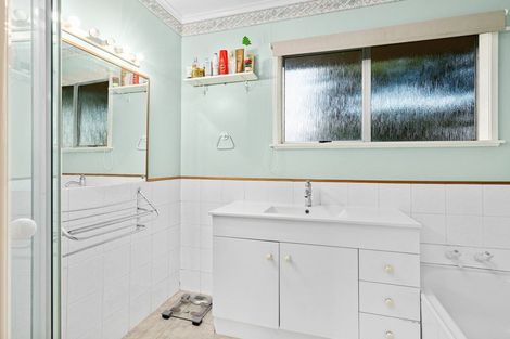 Photo of property in 24 Hartley Terrace, Massey, Auckland, 0614