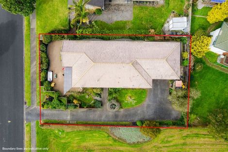 Photo of property in 14 West Fairway, Golflands, Auckland, 2013