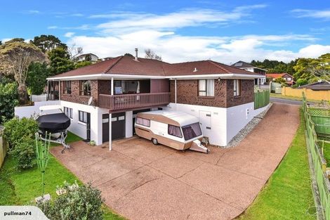 Photo of property in 1 Kingsclere Place, Goodwood Heights, Auckland, 2105