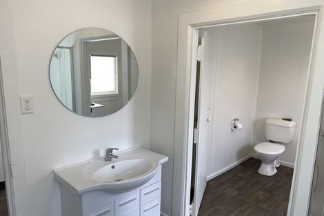 Photo of property in 11 Edgeware Road, Palmerston North, 4410