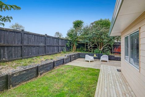 Photo of property in 2/16 Ellice Road, Totara Vale, Auckland, 0629