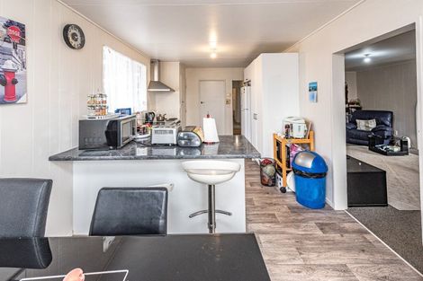 Photo of property in 27 Cross Street, Castlecliff, Whanganui, 4501