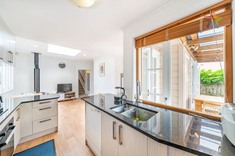 Photo of property in 18 Kauri Street, Eastbourne, Lower Hutt, 5013