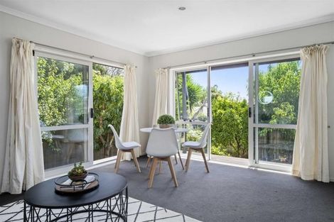 Photo of property in 16 Pono Place, Waiuku, 2123