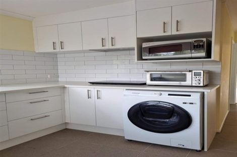 Photo of property in 28 Judkins Crescent, Cockle Bay, Auckland, 2014