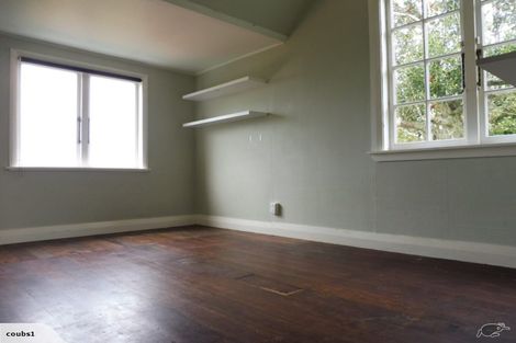 Photo of property in 39 Northland Road, Northland, Wellington, 6012