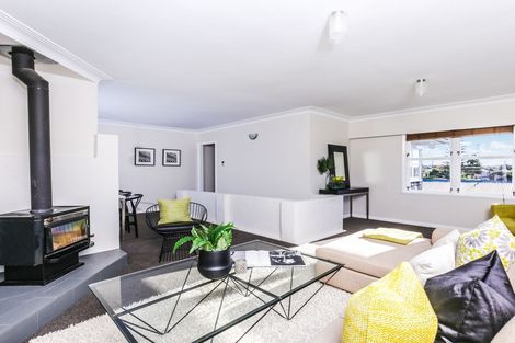 Photo of property in 31 Royal View Road, Te Atatu South, Auckland, 0610