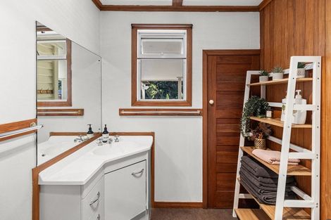 Photo of property in 42 Gaine Street, New Plymouth, 4310