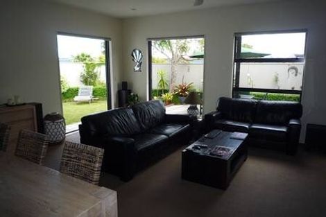Photo of property in 1/40 Scarlet Oak Drive, Schnapper Rock, Auckland, 0632