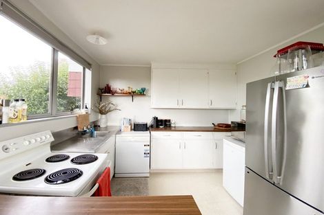 Photo of property in 10 Eastglen Road, Glen Eden, Auckland, 0602