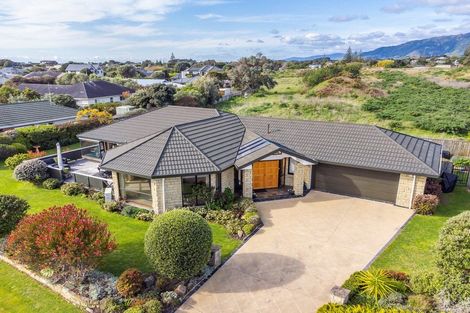 Photo of property in 11 Barrett Drive, Waikanae Beach, Waikanae, 5036