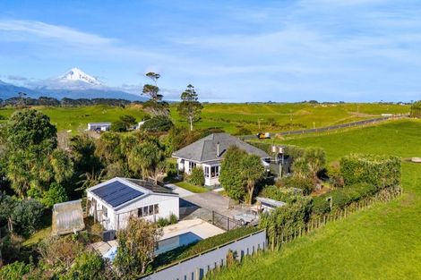 Photo of property in 7091 South Road, Warea, New Plymouth, 4381